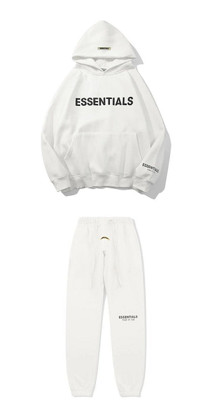 Ess€ntials Set